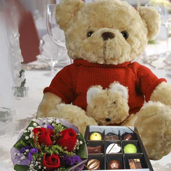 12″ Bear with Praline Chocolate 9 pcs & 3 red roses handbouquet.