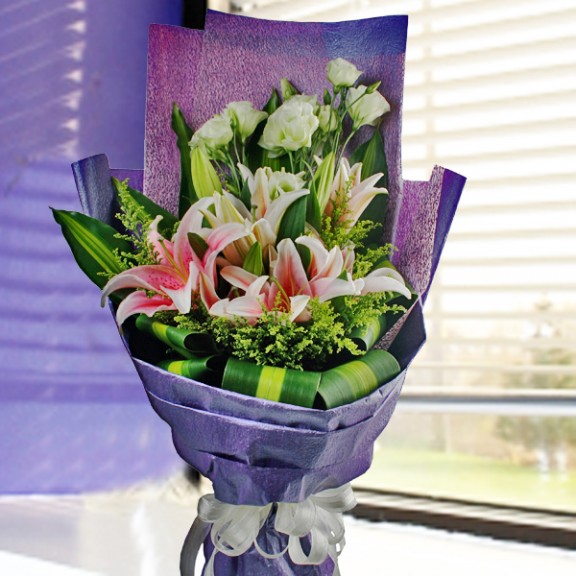 6 Pink Lilies Hand Bouquet