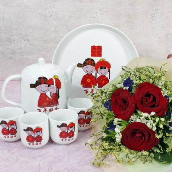 Happiness Tea Set & 3 Roses Handbouquet