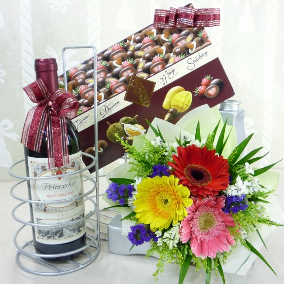 Red wine with Flavoured Chocolate and 3 Gerbera Handbouquet