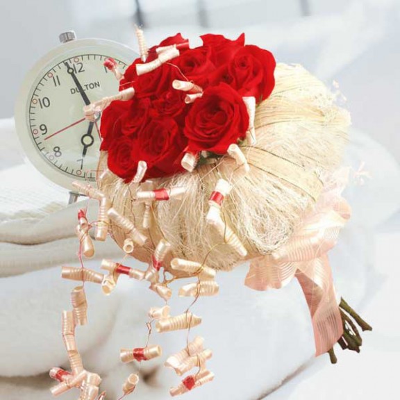 18 Red Roses Handbouquet With Special Wired Structure