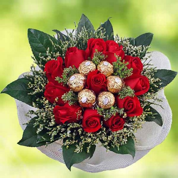 12 Red Roses With Rochers Hand Bouquet Delivery
